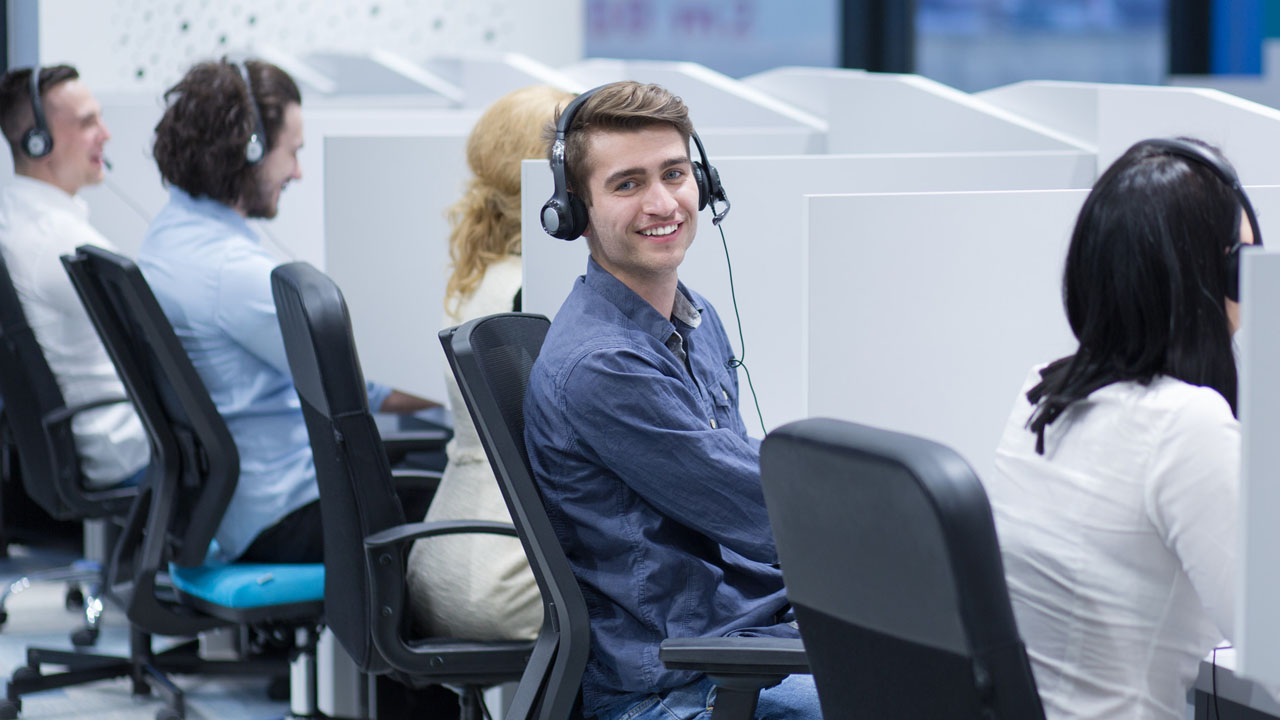 國內(nei) 智能機器人龍頭企業(ye) 國內(nei) 智能機器人龍頭企業(ye) 配圖3